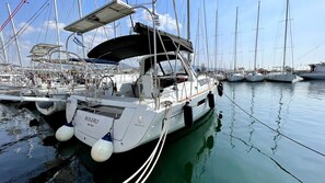 Marina - Sun-Kissed Sailing Adventure in Islas Sarónicas (Alimos)