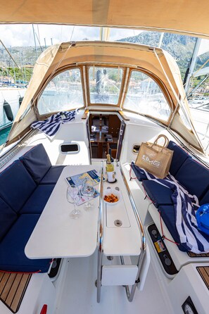 Outdoor dining - Sun-Kissed Sailing Adventure in the Ionian Islands, Lefkada (Lefkada)