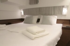 4 bedrooms - Sun-Kissed Sailing Adventure in the Ionian Islands, Lefkada (Lefkada)