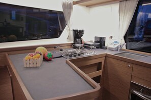 Private kitchen - Sun-Kissed Sailing Adventure in the Ionian Islands, Lefkada (Lefkada)