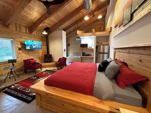 Room - Private Ranch Cabin Suite #4 / Fireplace + Soaker Tub / Families Book Multiple (Cle Elum)