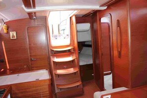3 bedrooms, in-room safe - Sun-Kissed Sailing Adventure in Islas Sarónicas (Alimos)