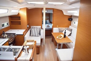 Interior - Sun-Kissed Sailing Adventure in Islas Sarónicas (Alimos)