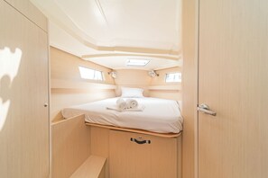 2 bedrooms - Sun-Kissed Sailing Adventure in Islas Sarónicas (Alimos)