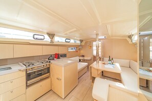 Interior - Sun-Kissed Sailing Adventure in Islas Sarónicas (Alimos)