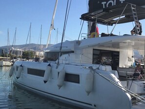 Marina - Sun-Kissed Sailing Adventure in Islas Sarónicas (Alimos)