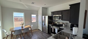 Beautiful three bedroom two bathroom in Bixby sleeps 10