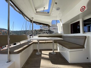 Outdoor dining - Sun-Kissed Sailing Adventure in Islas Sarónicas (Alimos)