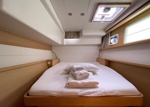 4 bedrooms, in-room safe - Sun-Kissed Sailing Adventure in Islas Sarónicas (Alimos)