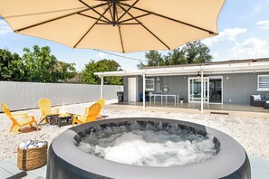 Terrace/patio - Modern home with Jacuzzi/ Near Siesta Key Beach (Sarasota)