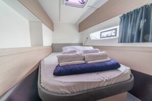 4 bedrooms - Sun-Kissed Sailing Adventure in Islas Sarónicas (Alimos)