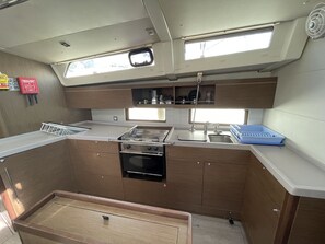 Private kitchen - Sun-Kissed Sailing Adventure in the Ionian Islands, Lefkada (Lefkada)