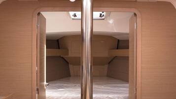 2 bedrooms, in-room safe