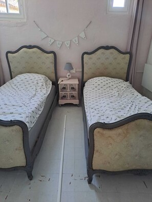 3 bedrooms, Internet, bed sheets - 4 kms from Beaumont du Périgord House with terrace. Pets allowed (Beaumontois en Périgord)