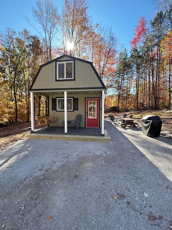 Exterior. Cozy Lofted Cabin #2 at Cataract Lake Getaway