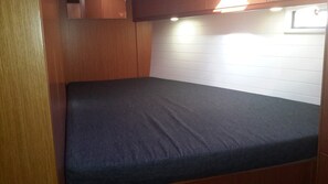3 bedrooms, in-room safe - Sun-Kissed Sailing Adventure in Islas Sarónicas (Alimos)