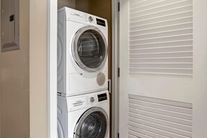 Laundry room - Honua Kai 2 Free Rental Cars KBM Resorts Gorgeous Inner Courtyard 2 Units, 3 Bedrooms HK Ml-2768 (Kaanapali)
