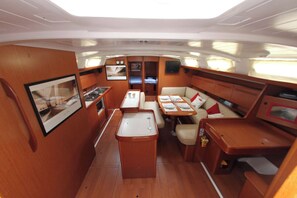 Interior - Sun-Kissed Sailing Adventure in Islas Sarónicas (Alimos)