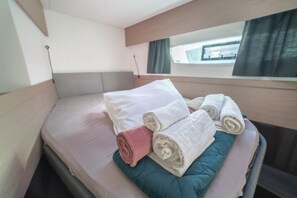 4 bedrooms - Sun-Kissed Sailing Adventure in Islas Sarónicas (Alimos)