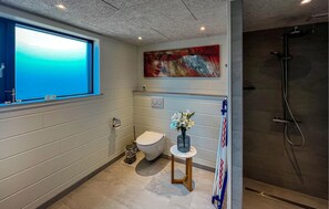 Shower, hair dryer - Pet friendly home in Sæby with sauna (Sæby)