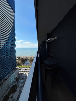 Outdoor dining - Peaceful days by the sea (ბათუმი)