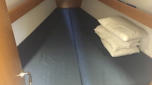 Room - Sun-Kissed Sailing Adventure in Islas Sarónicas (Alimos)