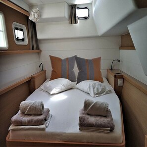 4 bedrooms, in-room safe - Sun-Kissed Sailing Adventure in Islas Sarónicas (Alimos)
