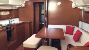 Interior - Sun-Kissed Sailing Adventure in Islas Sarónicas (Alimos)