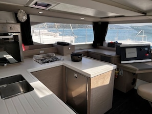 Private kitchen - Sun-Kissed Sailing Adventure in the Ionian Islands (Kontokali)