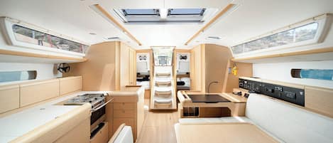 5 bedrooms, in-room safe