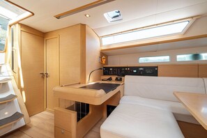 Interior - Sun-Kissed Sailing Adventure in Islas Sarónicas (Alimos)