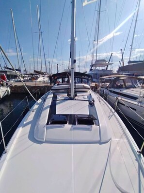 Marina - Sun-Kissed Sailing Adventure in Islas Sarónicas (Alimos)