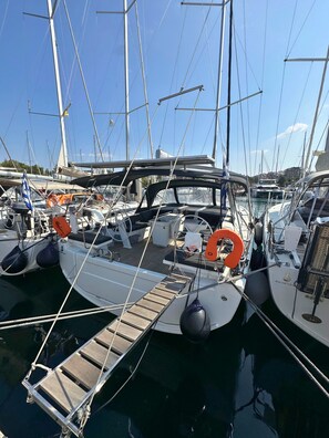 Marina - Sun-Kissed Sailing Adventure in Islas Sarónicas (Alimos)