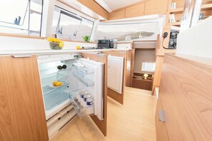 Private kitchen - Sun-Kissed Sailing Adventure in the Ionian Islands, Lefkada (Lefkada)