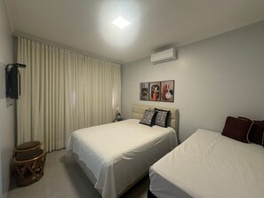 5 bedrooms, iron/ironing board, Internet, bed sheets - LUXURIOUS HOUSE IN MARINAS DI CALDAS CONDOMINIUM (caldas novas)