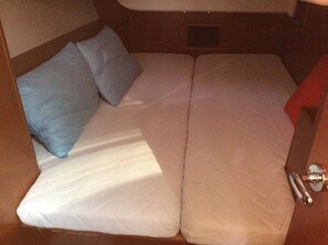 3 bedrooms, in-room safe - Sun-Kissed Sailing Adventure in Islas Sarónicas (Alimos)