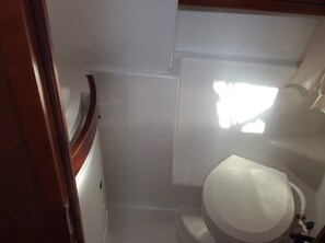 Shower - Sun-Kissed Sailing Adventure in Islas Sarónicas (Alimos)