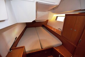4 bedrooms - Sun-Kissed Sailing Adventure in the Saronic Islands (Laurium)