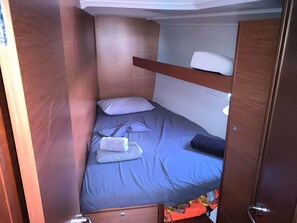 Room - Sun-Kissed Sailing Adventure in the Saronic Islands (Laurium)