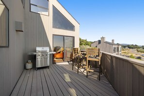 Outdoor dining - Luxe retreat with ocean views, hot tub, & gourmet kitchen - steps from beach (Sea Ranch)