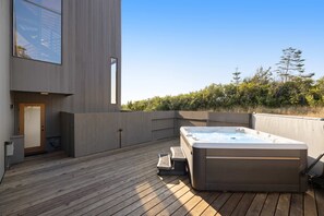 Terrace/patio - Luxe retreat with ocean views, hot tub, & gourmet kitchen - steps from beach (Sea Ranch)