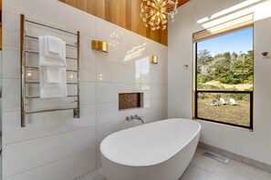 Een douche, een haardroger, handdoeken