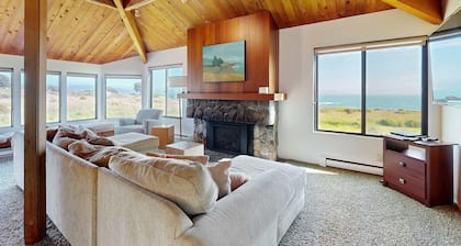 Oceanfront home with private hot tub near Shell Beach