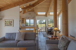 TV, fireplace, DVD player, stereo - Ocean-view home with private hot tub, EV charger & fireplace (Sea Ranch)
