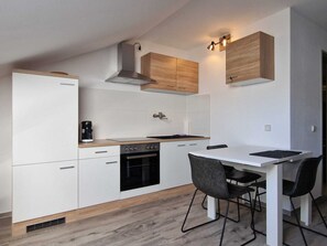 Private kitchen - Cozy, new apartment with kitchen and bathroom (No. 1) - Free parking (Euskirchen)