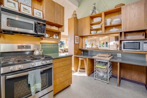 Fridge, microwave, oven, stovetop - Esherick-designed home with private hot tub near Black Point, dogs welcome (Sea Ranch)