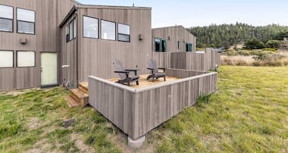 Ocean-view home with private hot tub & grill, dogs welcome