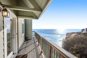 Property grounds - Gualala blufftop cottage with fireplace & grill, dogs welcome (Gualala)