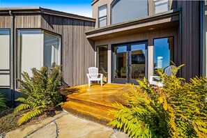 Terrace/patio - Modern, Ocean View Home on the Golf Course with Private Hot Tub & 2 Fireplaces (Sea Ranch)