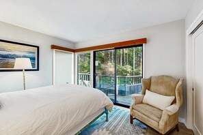Desk, iron/ironing board, WiFi, bed sheets - Meadow home with private hot tub near Black Point Beach (Sea Ranch)